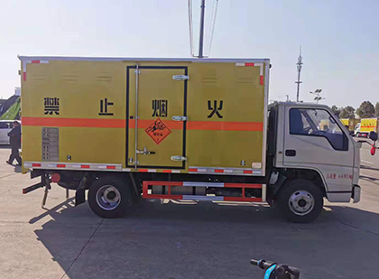 洋浦经济开发区爆破器材运输车工人安全操作规范与智能技术保障
